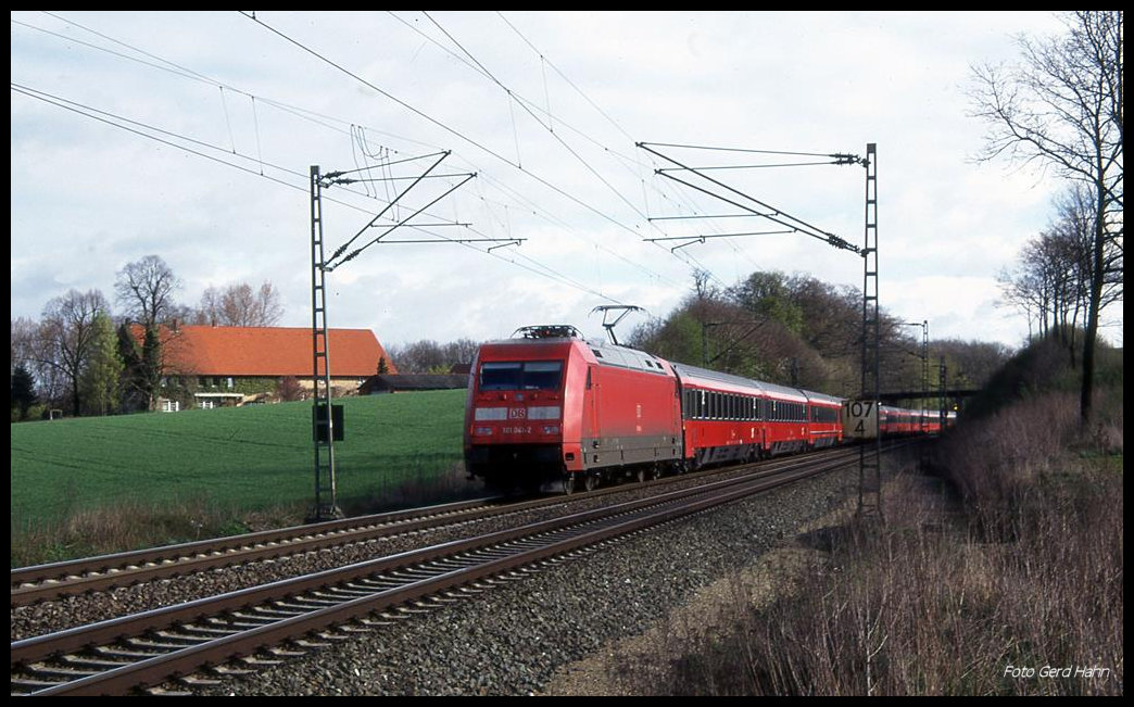 101041 am 5.4.1998 mit EC Prinz Eugen nach Wien verläßt hier um 9.43 Uhr den Ortsbereich von Hasbergen.