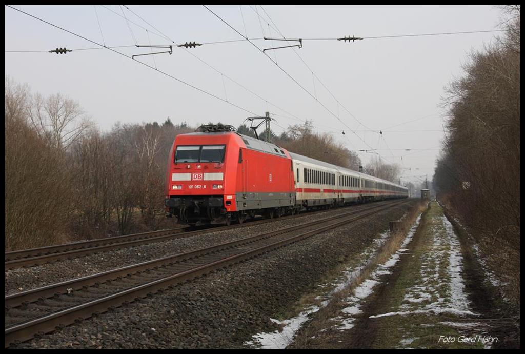 101062-8 war am 12.2.2017 um 12.43 Uhr in Lengerich Schollbruch mit einem Intercity in Richtung Münster unterwegs.