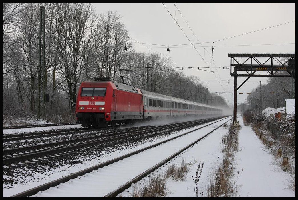 101079 fährt hier am 4.2.2018 mit einem IC Richtung Münster durch den Bahnhof Natrup Hagen.