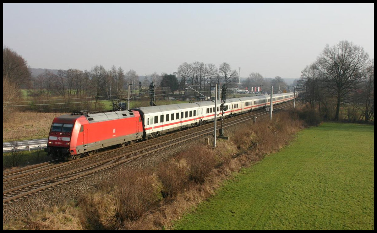 101084 ist hier am 18.2.2007 um 11.43 Uhr in Hasbergen mit einem Intercity in Richtung Münster unterwegs.