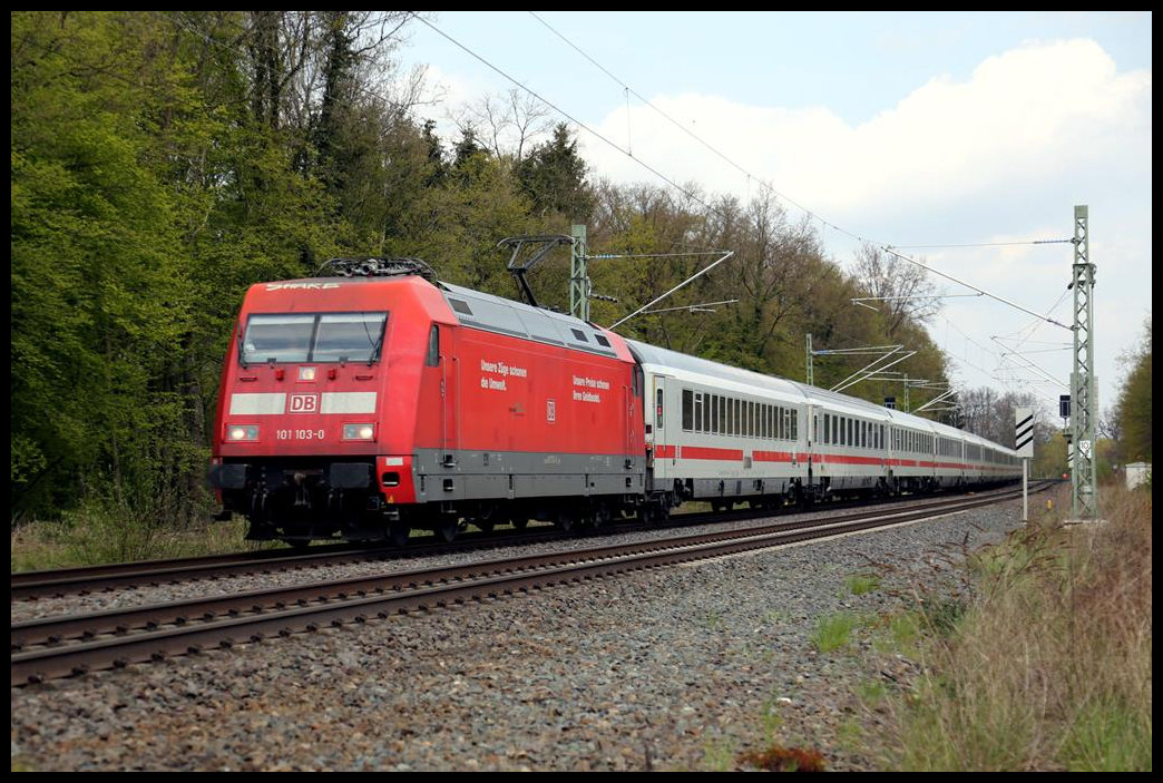 101103 mit Preis Werbung ist hier am 3.5.2021 um 12.54 Uhr mit einem Intercity in Richtung Münster auf der Rollbahn bei Natrup Hagen unterwegs.