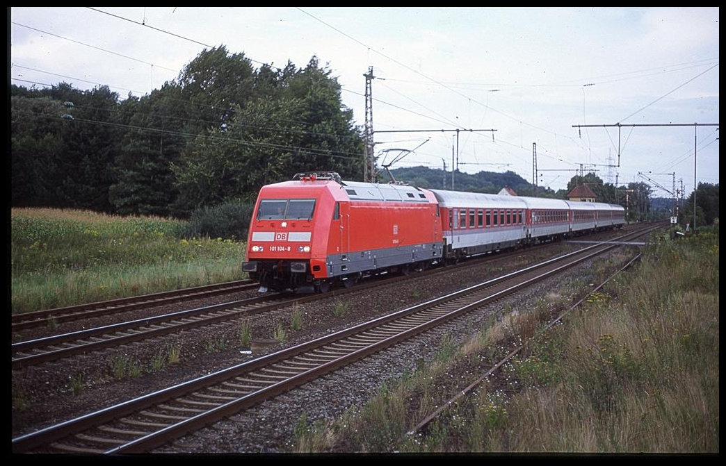 101104 fährt hier am 22.08.1998 mit einem kurzen IC nach Münster im Umleiterverkehr via Rheine um 17.48 Uhr durch Westerkappeln Velpe.