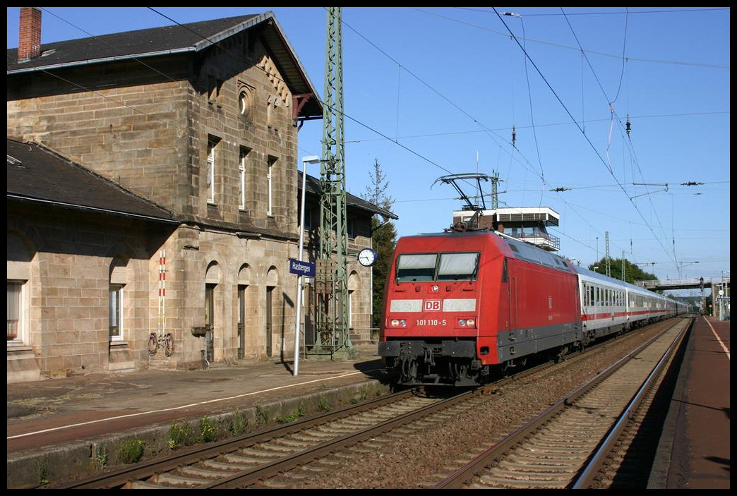 101110-5 fährt hier am 18.09.2005 mit einem Intercity Richtung Münster durch den Bahnhof Hasbergen.