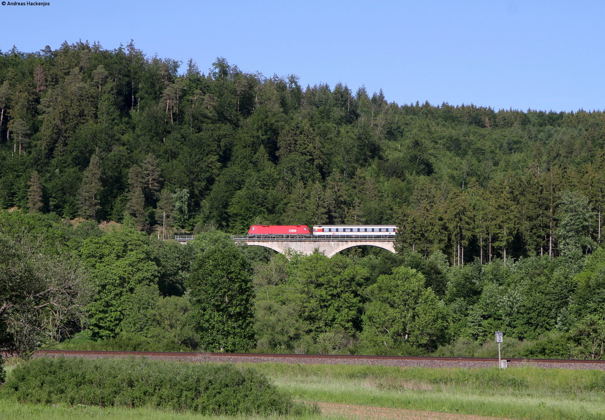1016 *** mit dem IC 184/ RE 50184 (Zürich HB/Singen(Htw)-Stuttgart Hbf) auf dem Einödviadukt 8.6.19