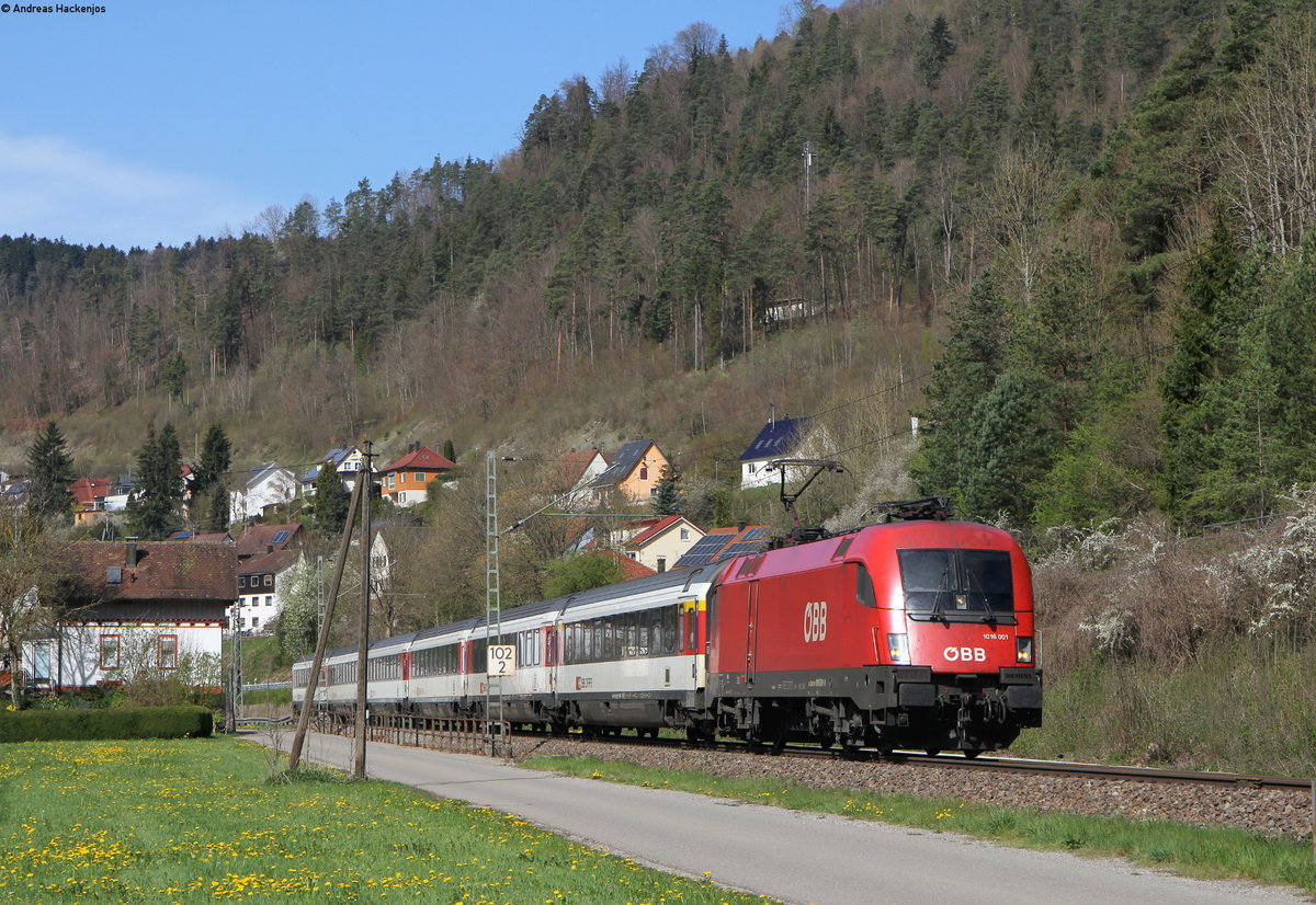 1016 001 mit dem IC 282/ RE 50282 (Zürich HB/Singen(Htw)-Stuttgart Hbf) bei Aistaig 21.4.19