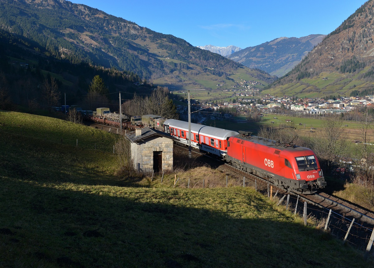 1016 008 mit einem Militärzug am 29.11.2014 bei Angertal. 