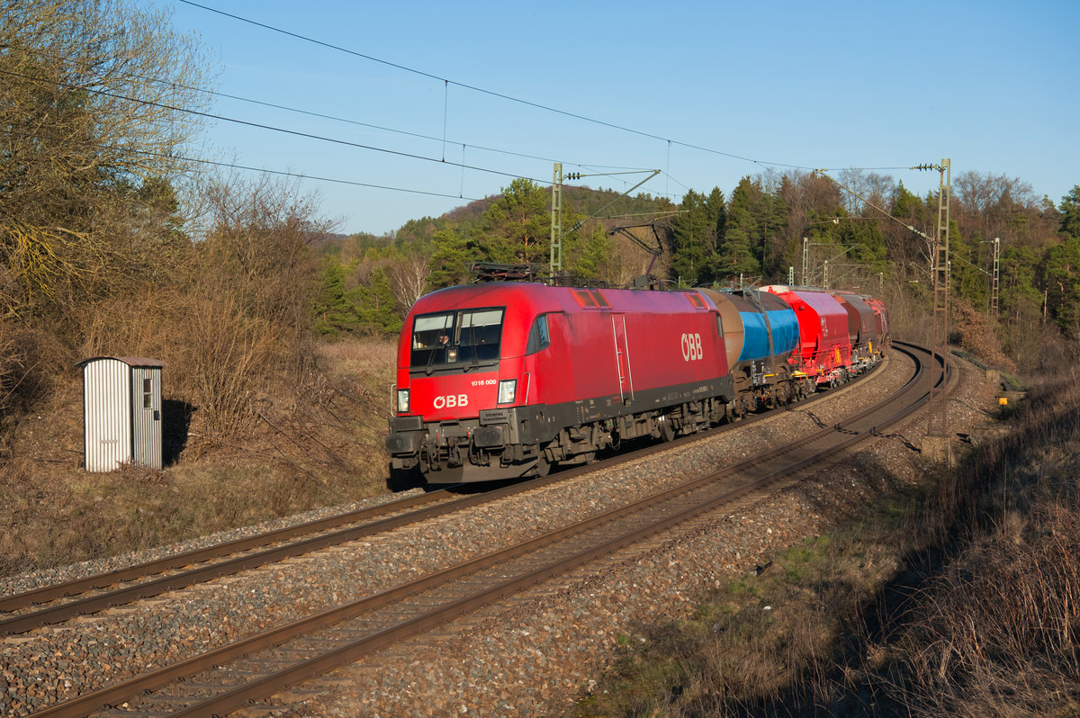 1016 009 mit einem gemischten Güterzug bei Kerschhofen Richtung Nürnberg, 22.03.2019