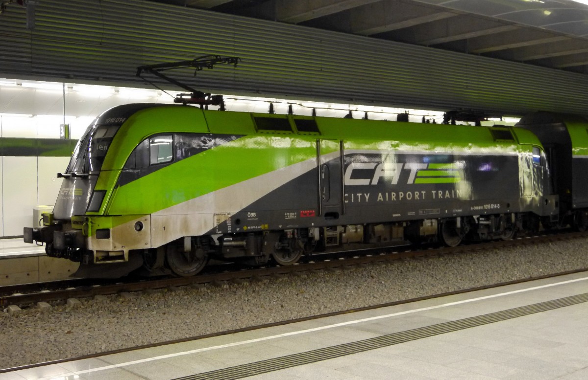1016 014 ist mit dem City Airport Train von der Wiener City am Airport-Bahnhof eingetroffen (12.12.14).
