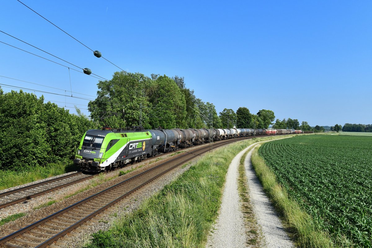 1016 014 mit DGS 44940 am 13.06.2019 bei Langenisarhofen. 