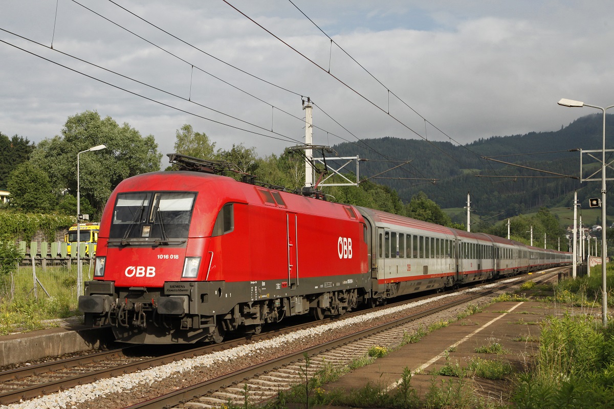 1016 018 mit EN234 in Oberaich am 21.06.2016.