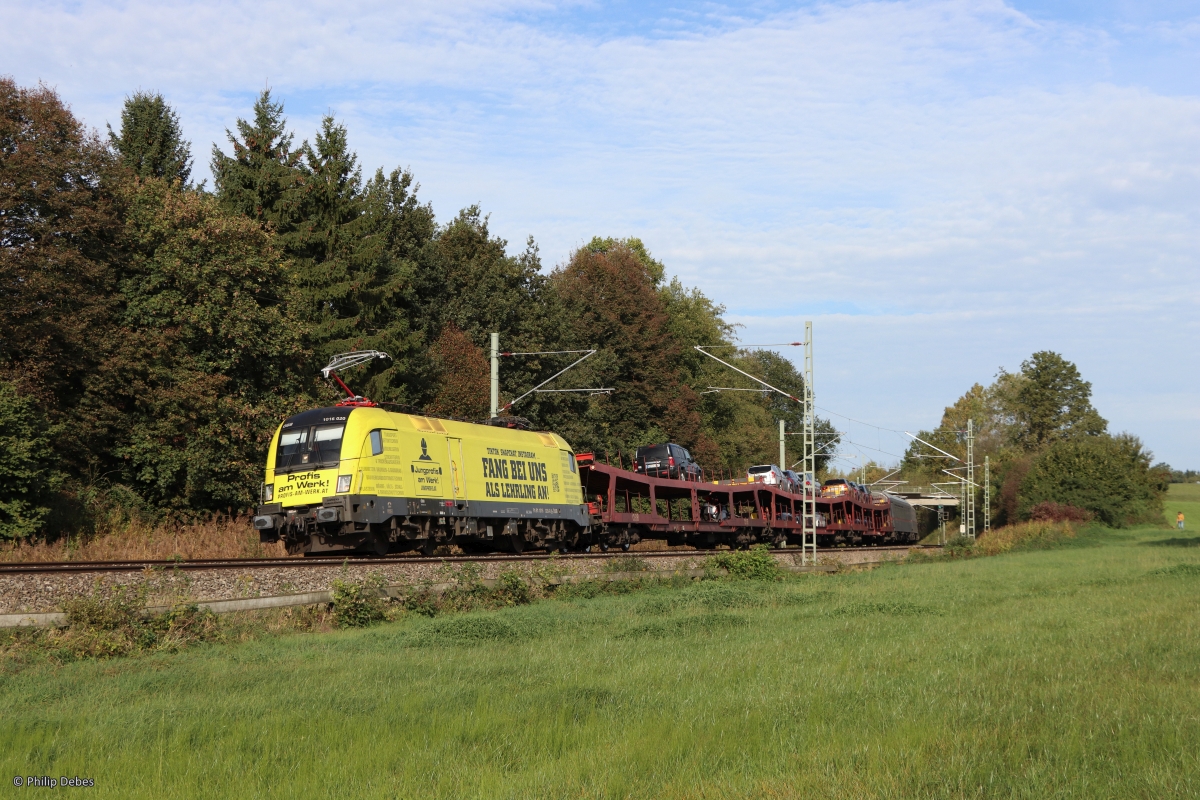 1016 020-0 (ÖBB -  Profis am Werk! ) mit einem Autozug in Ostermünchen, 12. Oktober 2023