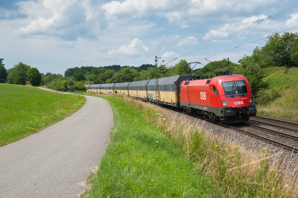 1016 022 mit einem Altmann Autotransportzug bei Pölling Richtung Regensburg, 14.07.2018