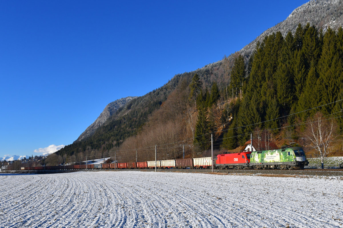 1016 023 + 1116 252 mit einem Güterzug am 29.12.2017 bei Puch. 