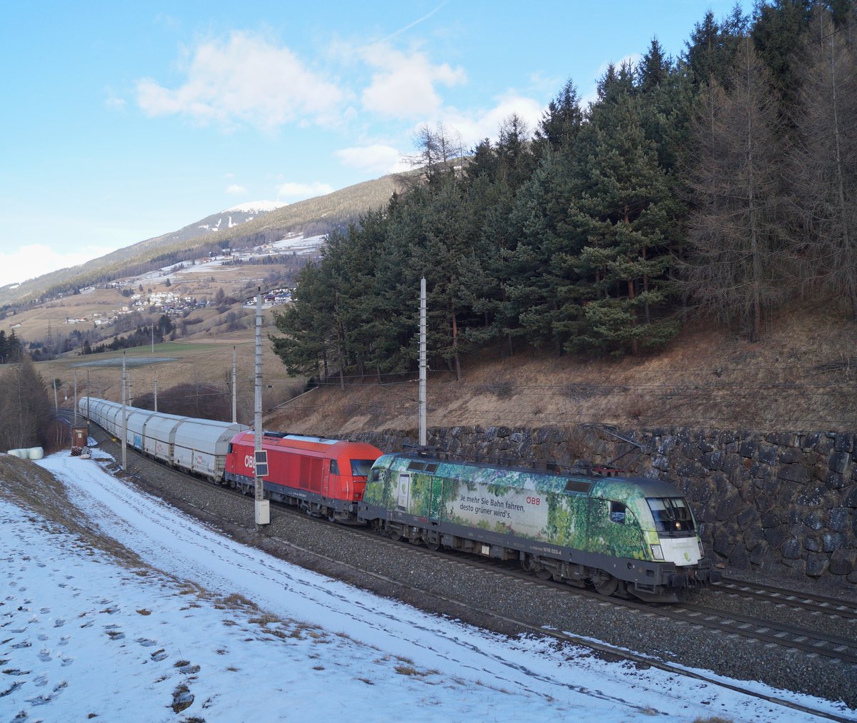 1016 023  Greenpoints  + 2016 044 mit dem G 74424 (Innsbruck - Steinach in Tirol) bei Mühlbachl, 31.01.2020. Diese Leistung dient der Baustelle zum Brennerbasistunnel.