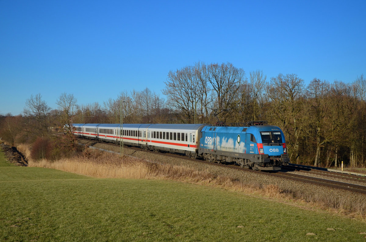 1016 023 mit IC 2083 am 27.12.2013 bei Hilperting. 