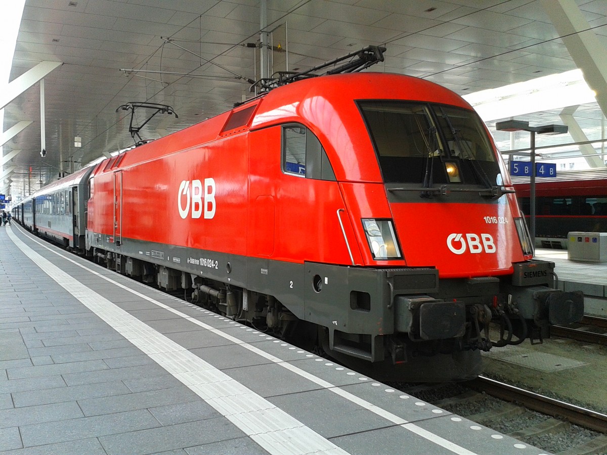 1016 024-2 mit IC 691 (Klagenfurt Hbf - Salzburg Hbf - Wien Westbahnhof) am 18.8.2015 in Salzburg Hbf.