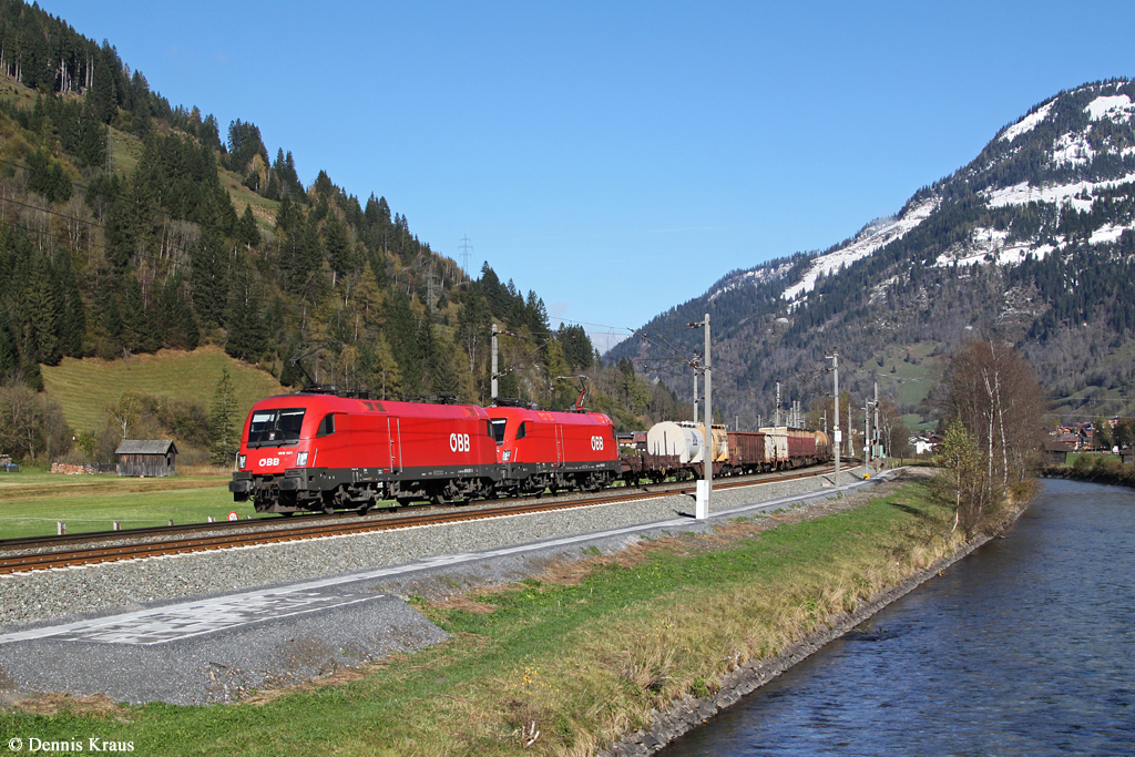 1016 027 + 1116 078 mit Güterzug am 25.10.2014 bei Dorfgastein.