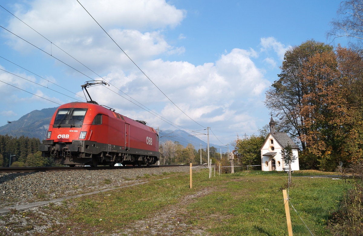 1016 028 auf Leerfahrt Richtung Wörgl, dokumentiert in der Nähe von Brixlegg; 21.10.2018.