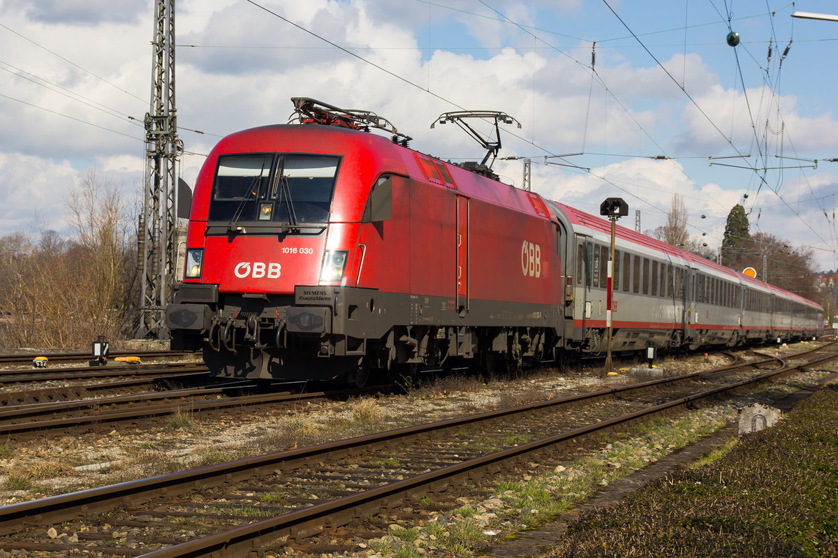 1016-030 bei der Einfahrt nach Lindau Hbf. 7.3.16