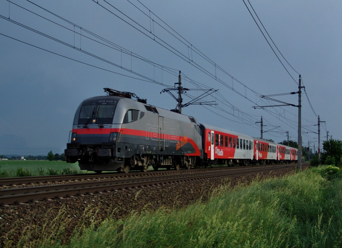 1016 035 mit einem REX nach Linz am 02.06.2008 bei Gunskirchen.