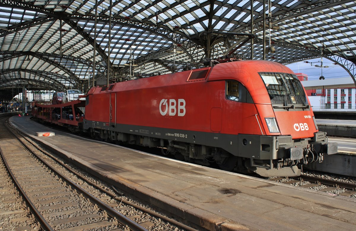 1016 038 steht am Morgen des 21.10.2019 mit dem NJ40490 von Wien Hauptbahnhof nach Düsseldorf Hauptbahnhof im Kölner Hauptbahnhof. 