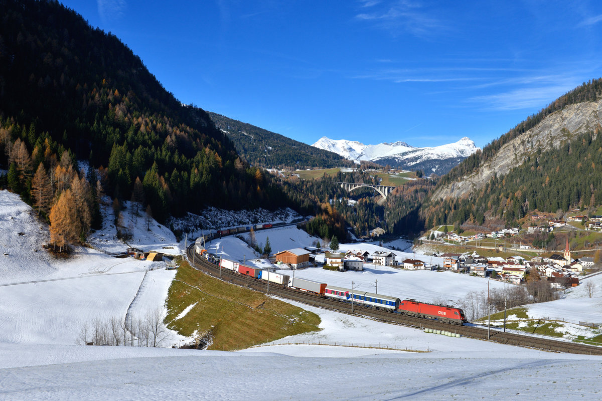 1016 046 mit einer Rola am 22.11.2017 bei St. Jodok am Brenner. 
