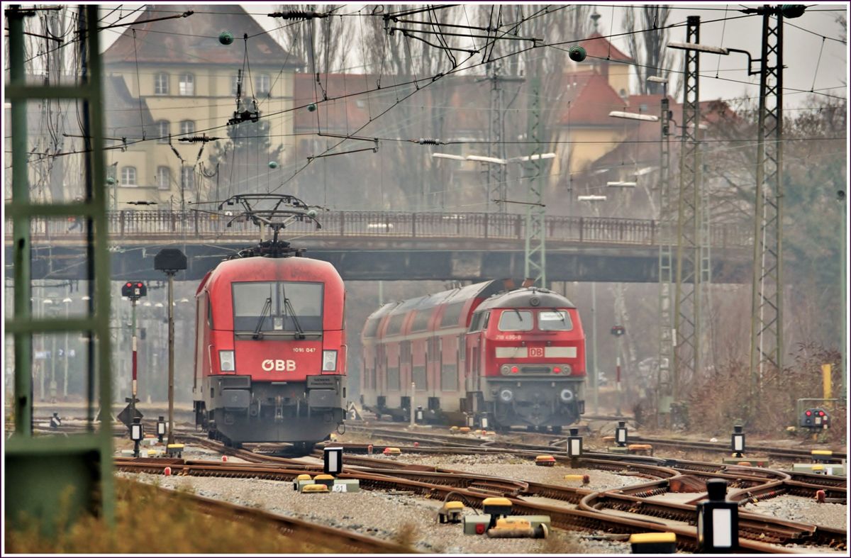 1016 047 von IC 118 und IRE4211 mit 218 496-8 in Lindau Hbf. (14.02.2017)