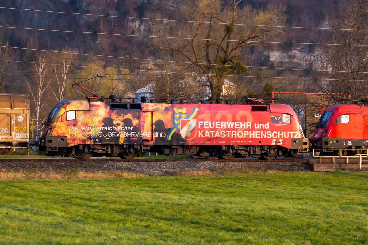 1016 048-1 als  Feuerwehrlok  zwischen Hohenems und Dornbirn