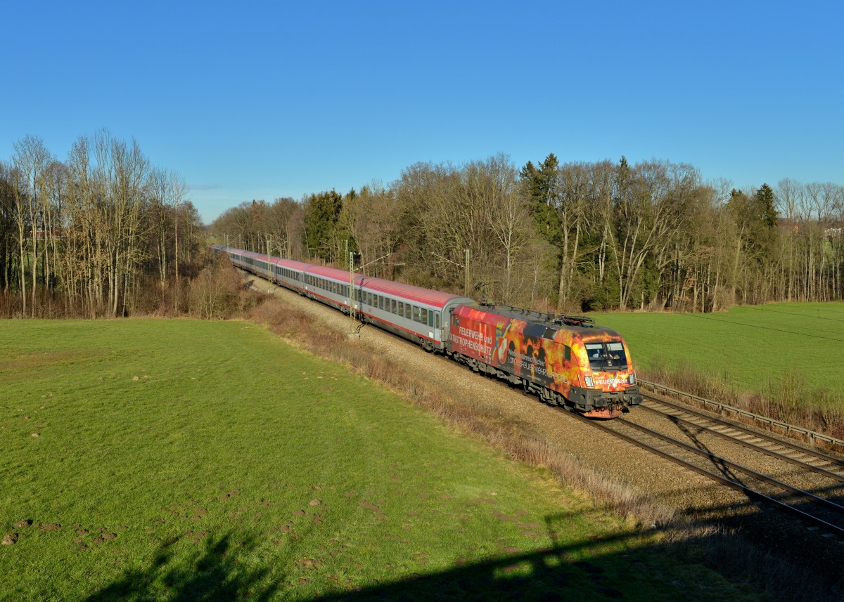 1016 048 mit EC 113 am 24.12.2015 bei Gutmart. 