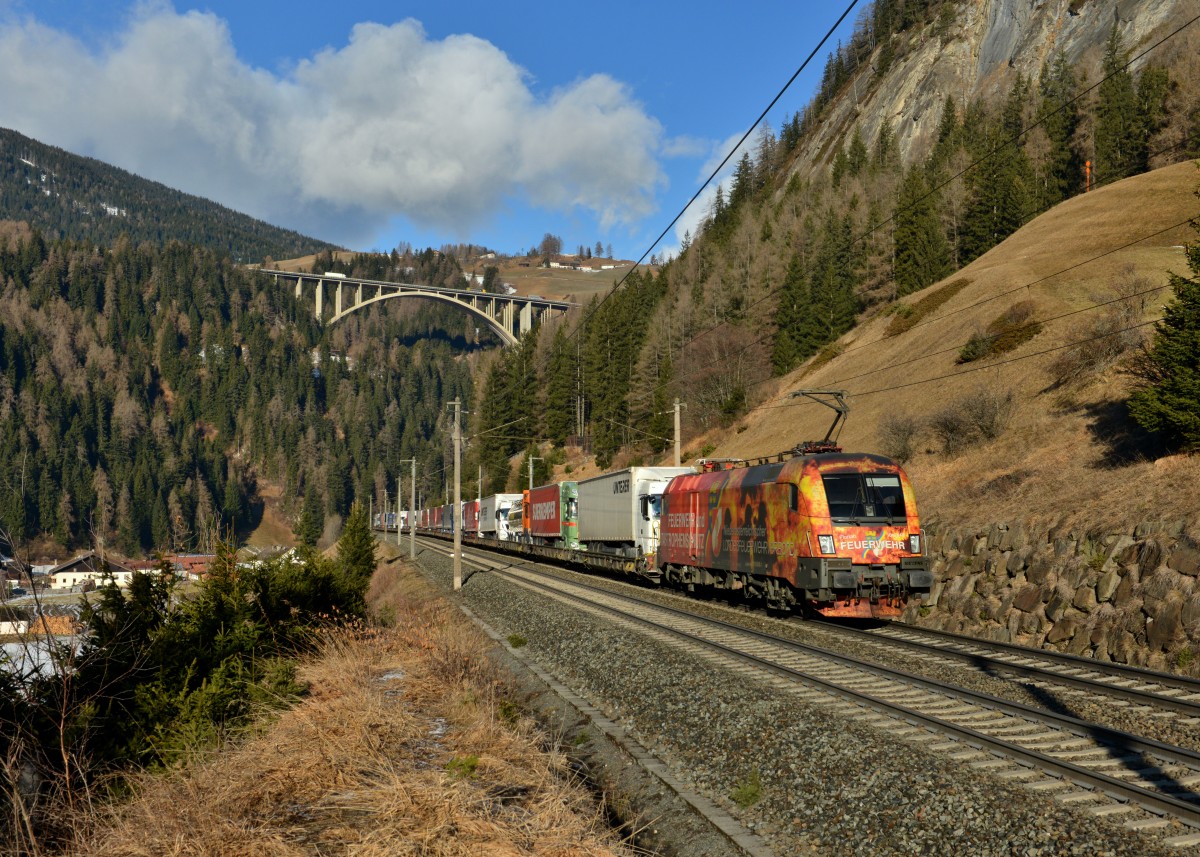 1016 048 mit einer Rola am 24.02.2016 bei St. Jodok am Brenner. 
