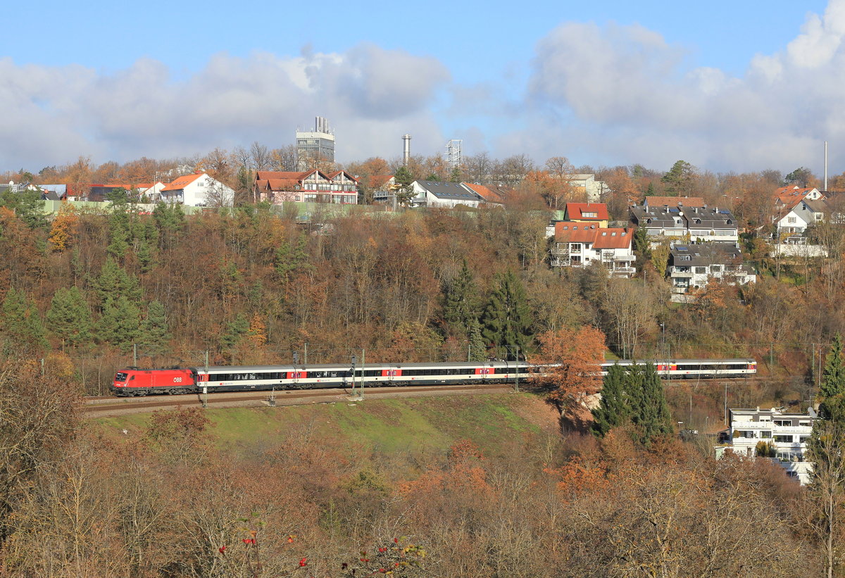 1016 xxx mit IC Stuttgart-Zürich am 20.11.2020 bei Stuttgart-Dachswald. 