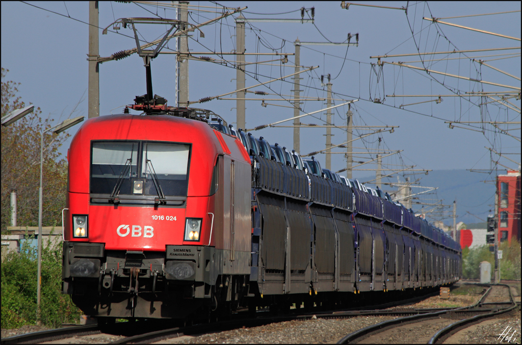 1016.024 mit GEFCO Autozug am 18.04.14 beim ehemaligen Schleppbahnhof Wr.Neustadt.