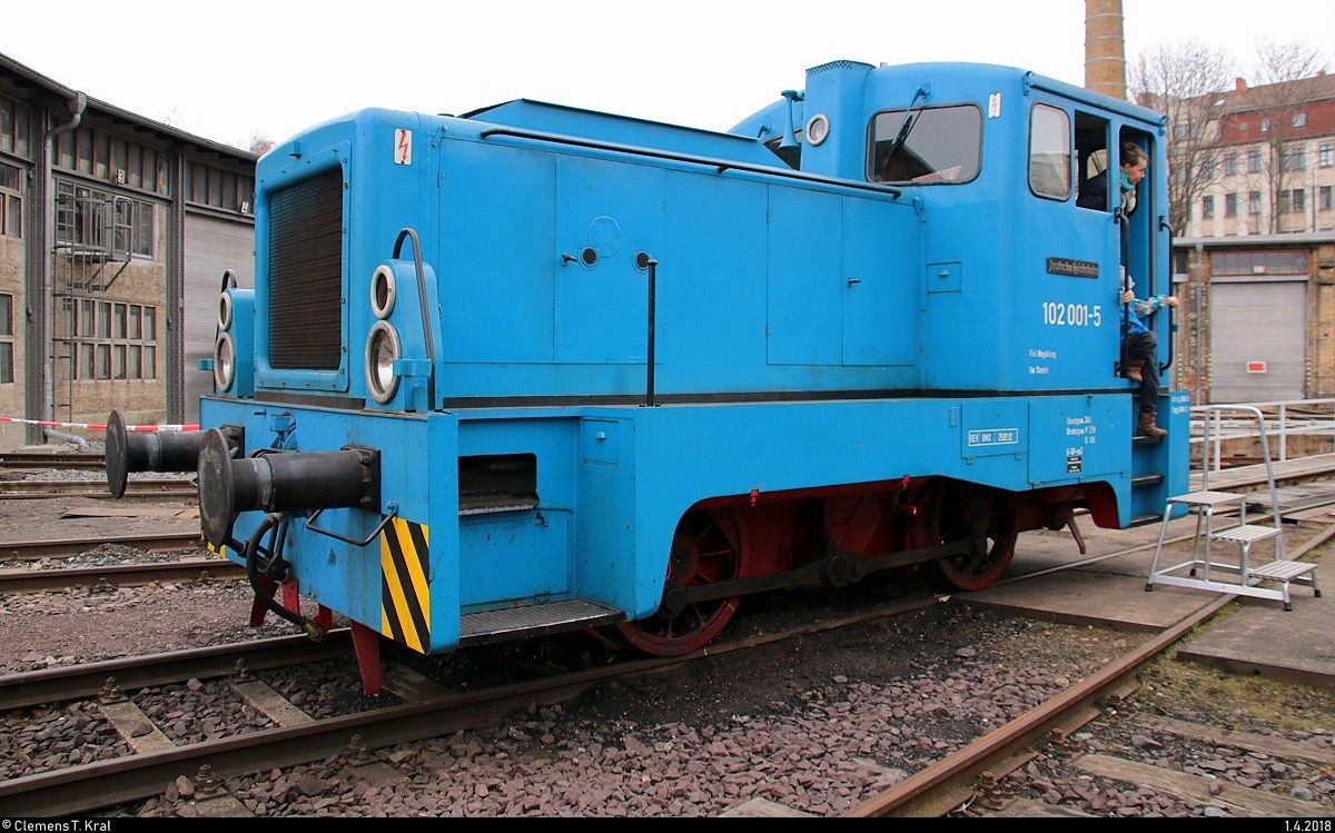 102 001-5 (312 001-1) der Traditionsgemeinschaft Bw Halle P e.V. steht für Führerstandsmitfahrten anlässlich des Osterfests im DB Museum Halle (Saale) bereit. [1.4.2018 | 11:20 Uhr]