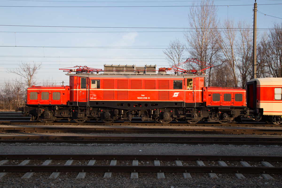 1020 018-6 abfahrtbereit in Ebenfurth. (01.03.2015)