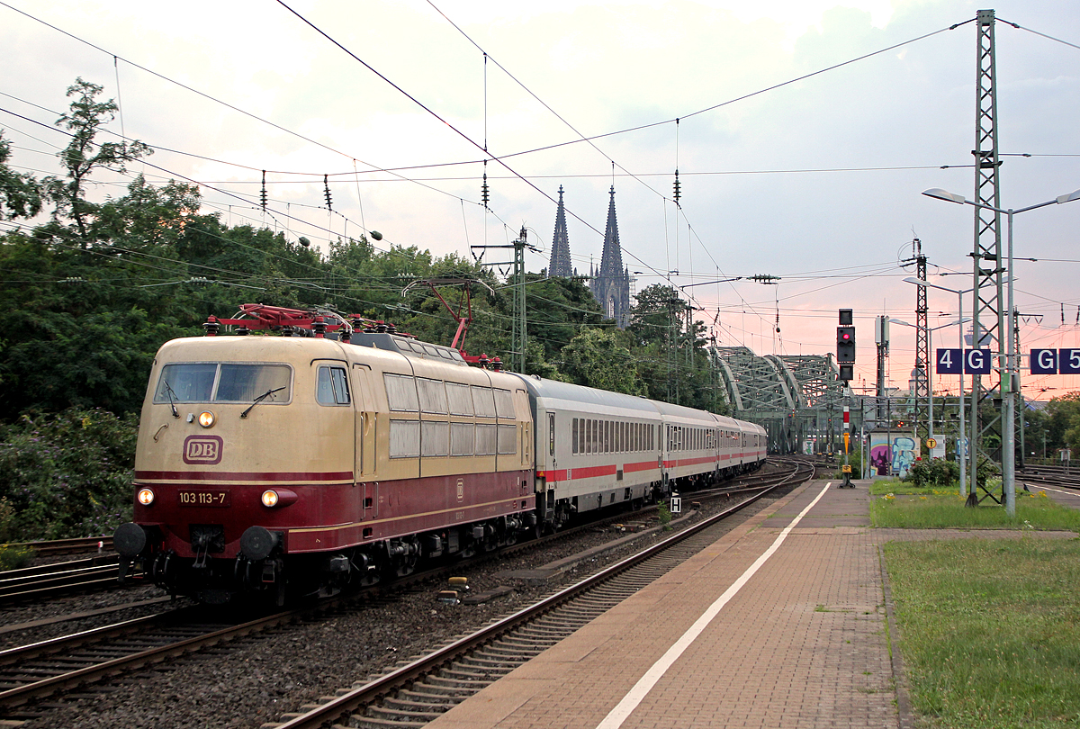 103 113-7 am IC2518 in Kln Messe/Deutz am 06.09.2013