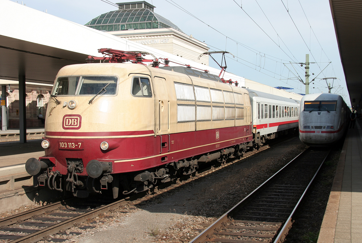 103 113-7 mit Ersatz IC 118 von Innsbruck nach Münster in Mannheim HBF am 11.06.2011