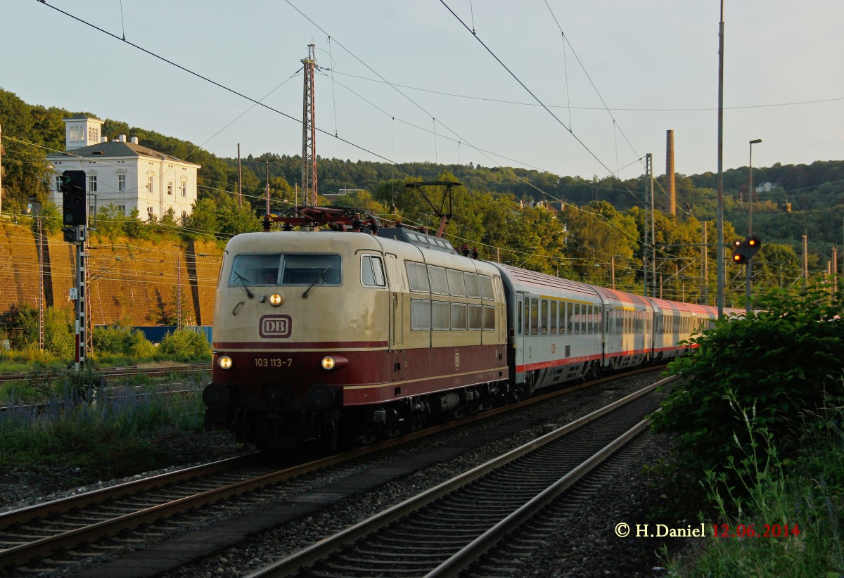 103 113-7 mit IC 118 am 12.06.2014 in Wuppertal Steinbeck. Der Zug wurde wegen Unterwetterschäden über Wuppertal-Hagen nach Münster umgeleitet.