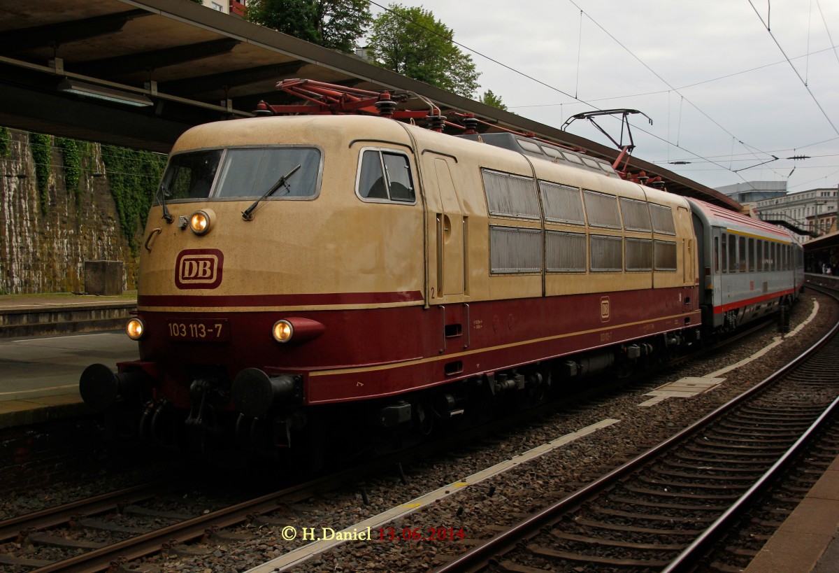 103 113-7 mit IC 118 (Innsbruck Hbf - Münster (Westf.) am 13.06.2014 in Wuppertal Hbf.