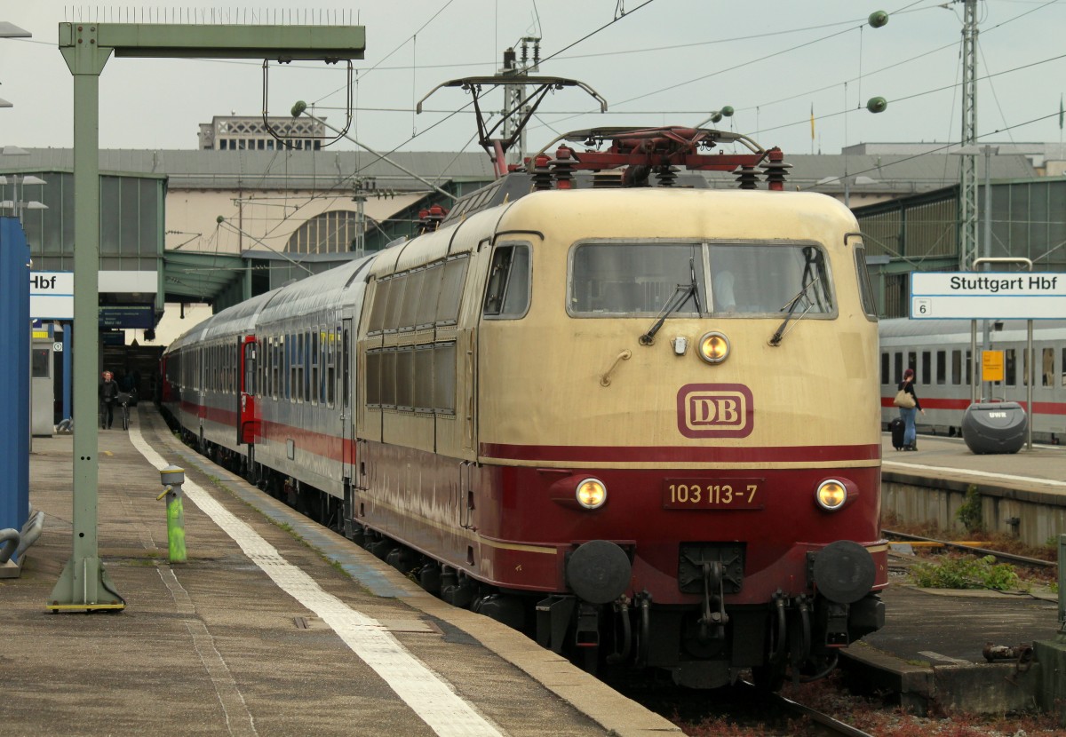 103 113-7 steht am 25.05.2015 mit einem IC nach Mainz bereit in Stuttgart Hbf.