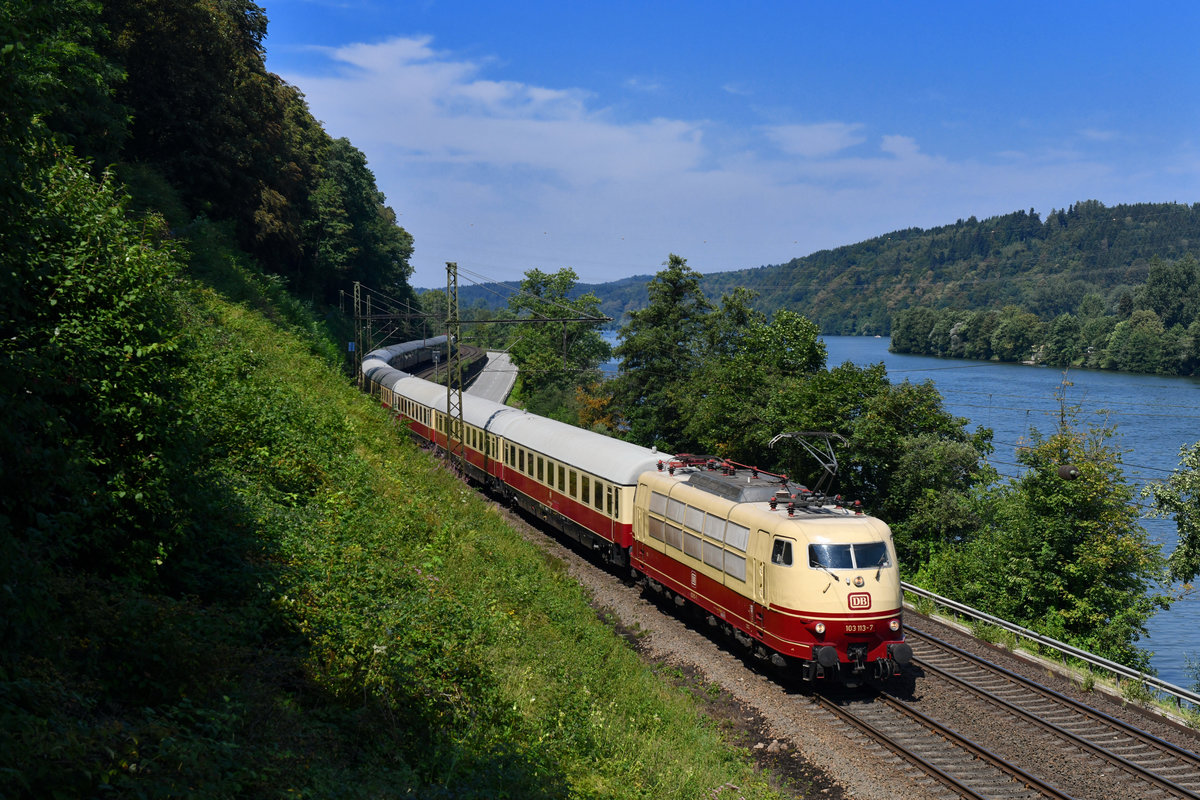 103 113 mit F 5464 am 28.07.2018 bei Seestetten. 