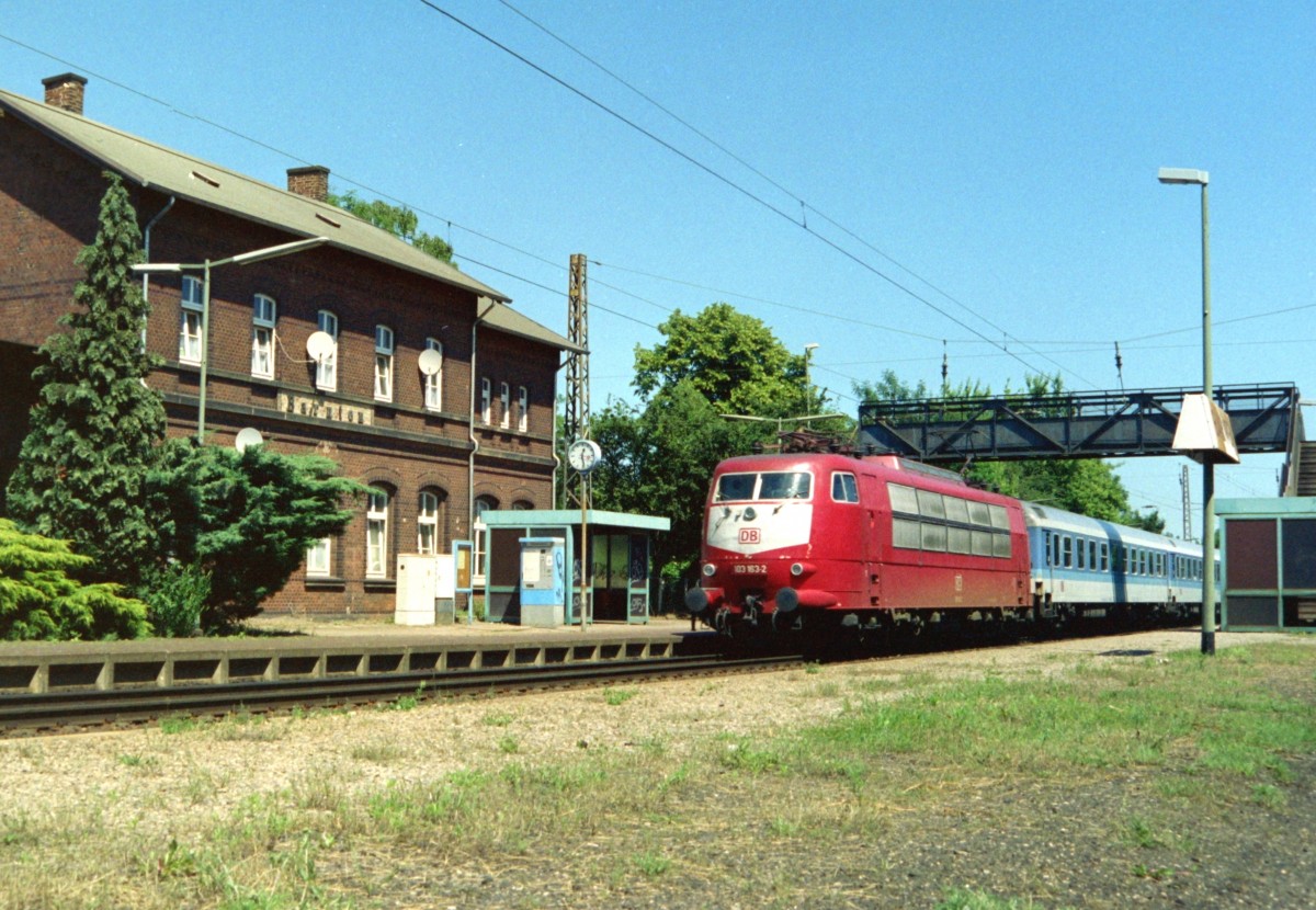 103 163 mit IR 2571 (Hamburg-Altona–Frankfurt [Main] Hbf) am 29.06.1995 in Barnten