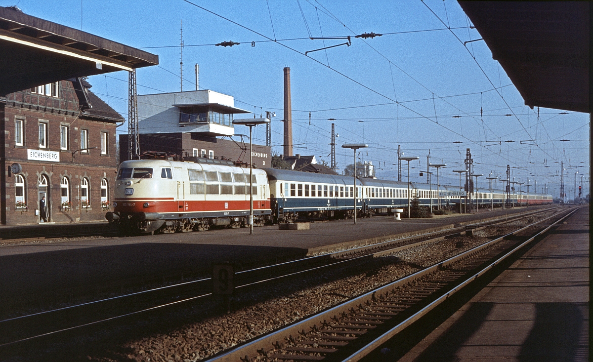 103 194 mit IC Richtung Süden in Eichenberg (25.9.1979).