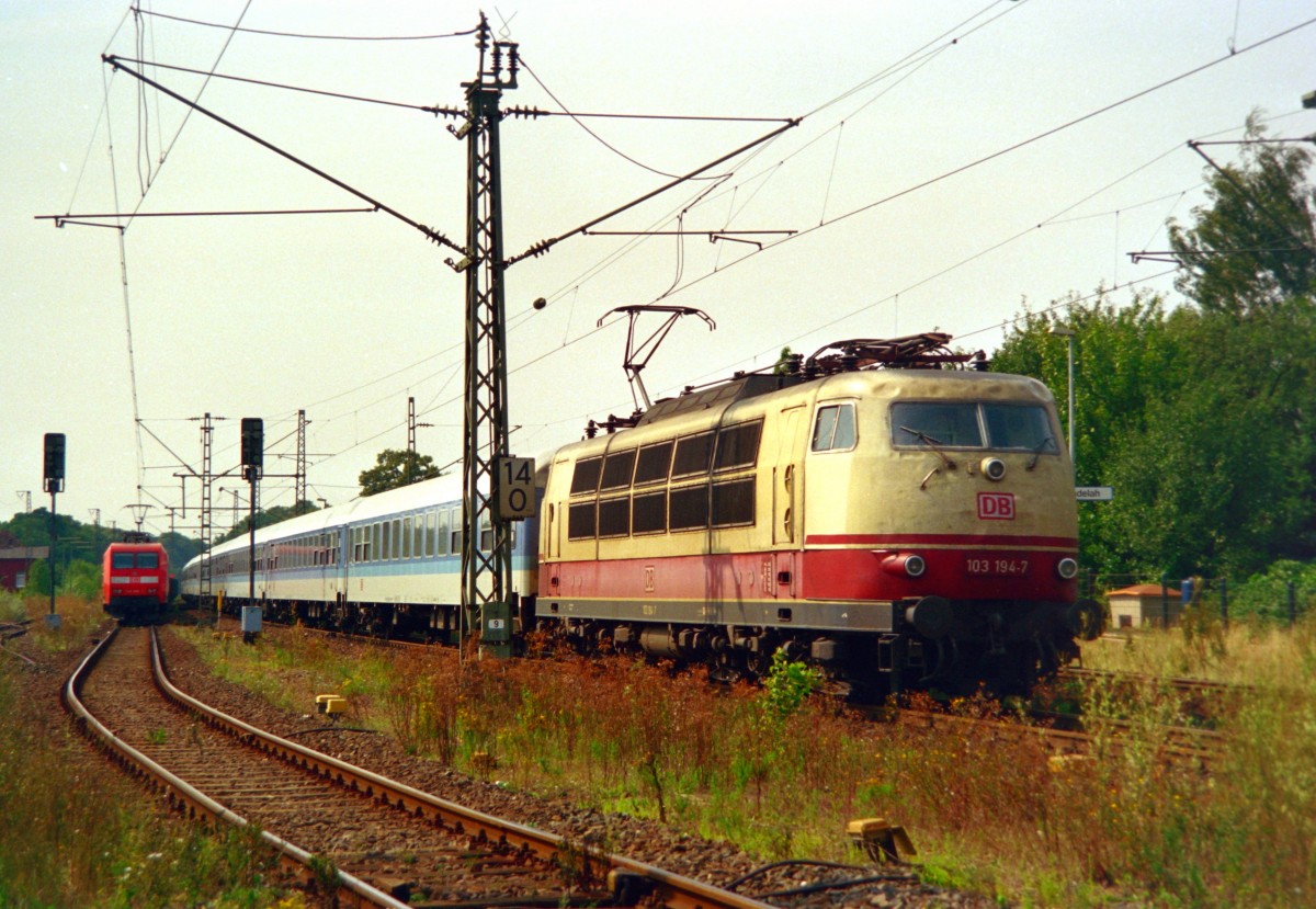 103 194 mit IR 2343  Havelsee  (Schiphol–Berlin) am 20.08.1998 in Schandelah