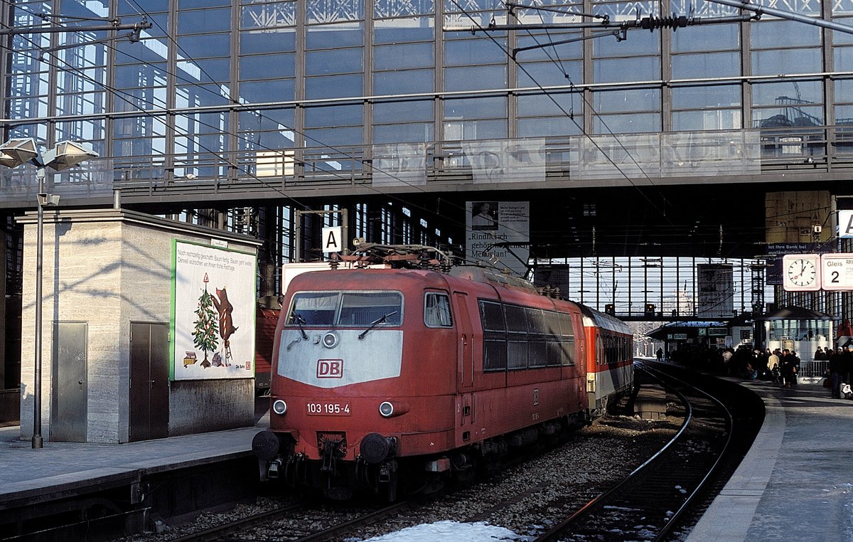 103 195  Berlin - Zoo  30.12.00