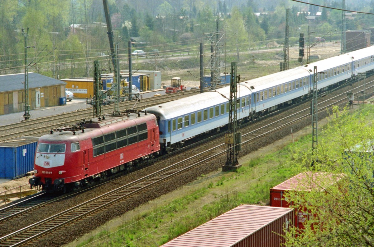 103 202 mit IR 2076 (Gttingen–Flensburg) am 23.04.1994 zwischen Meckelfeld und Hamburg-Harburg