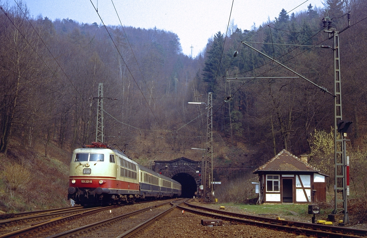 103 221, Schwarzkopftunnel Heigenbrücken, 19.4.1987.