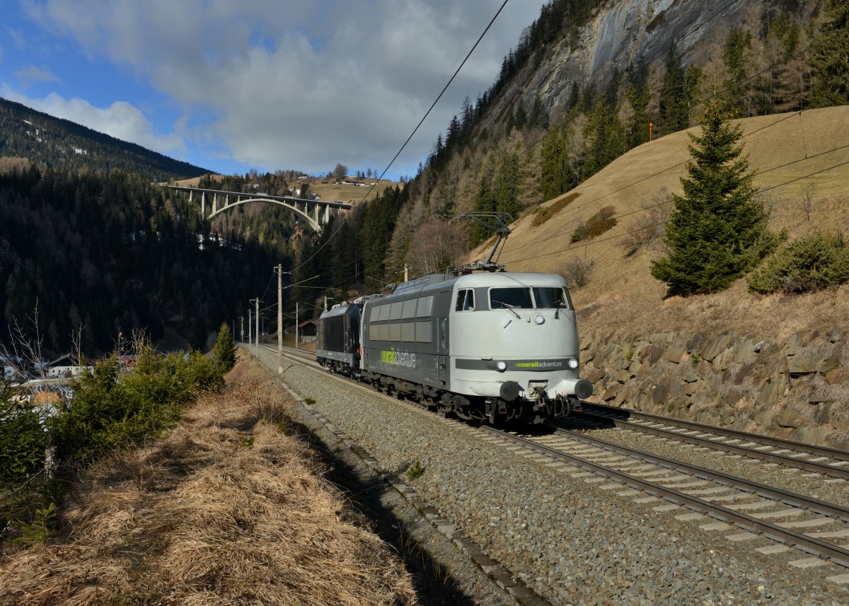 103 222 + E 484 105 am 24.02.2016 bei St. Jodok am Brenner.