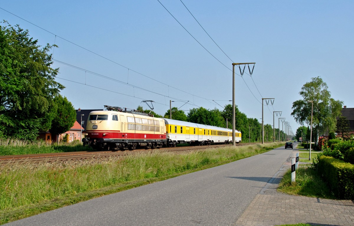 103 222-6 fuhr am 03.06.2014 mit einem Schallmesszug von Emden nach Flensburg, hier in Leer.