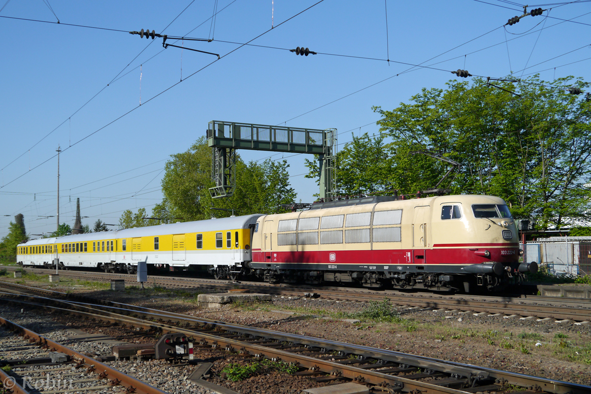 103 222-6 machte am 17.04.2014 mehrere Pendelfahrten zwischen Ludwigshafen und Haßloch und fährt hier durch Ludwigshafen-Mundenheim.