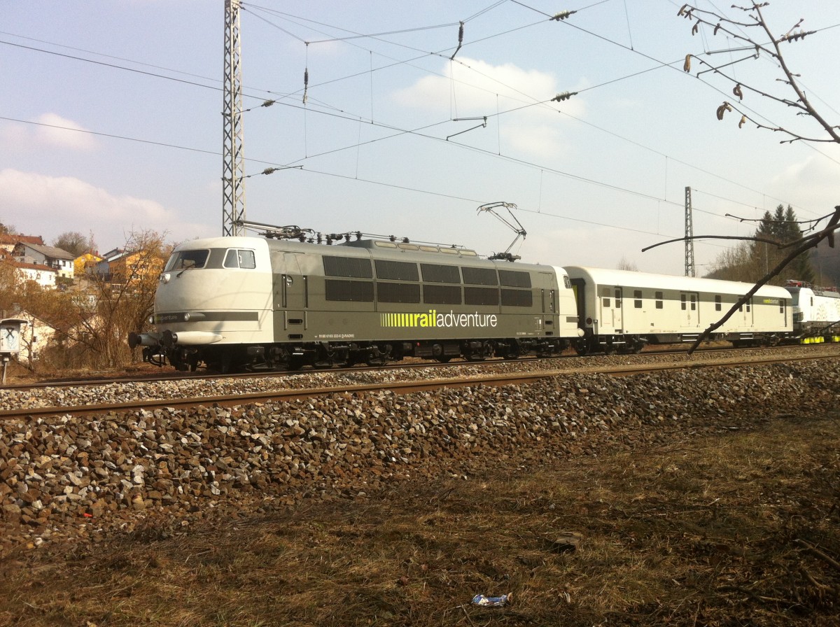 103 222 bei der Arbeit am Sonntag (15.03.2015) im Schlepptau 193 971 auf Rollen -  Zwischenhalt in Solnhofen aus München kommend